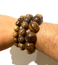 Load image into Gallery viewer, Agarwood Bracelet- 100% Pure Vietnamese Agarwood - Unisex