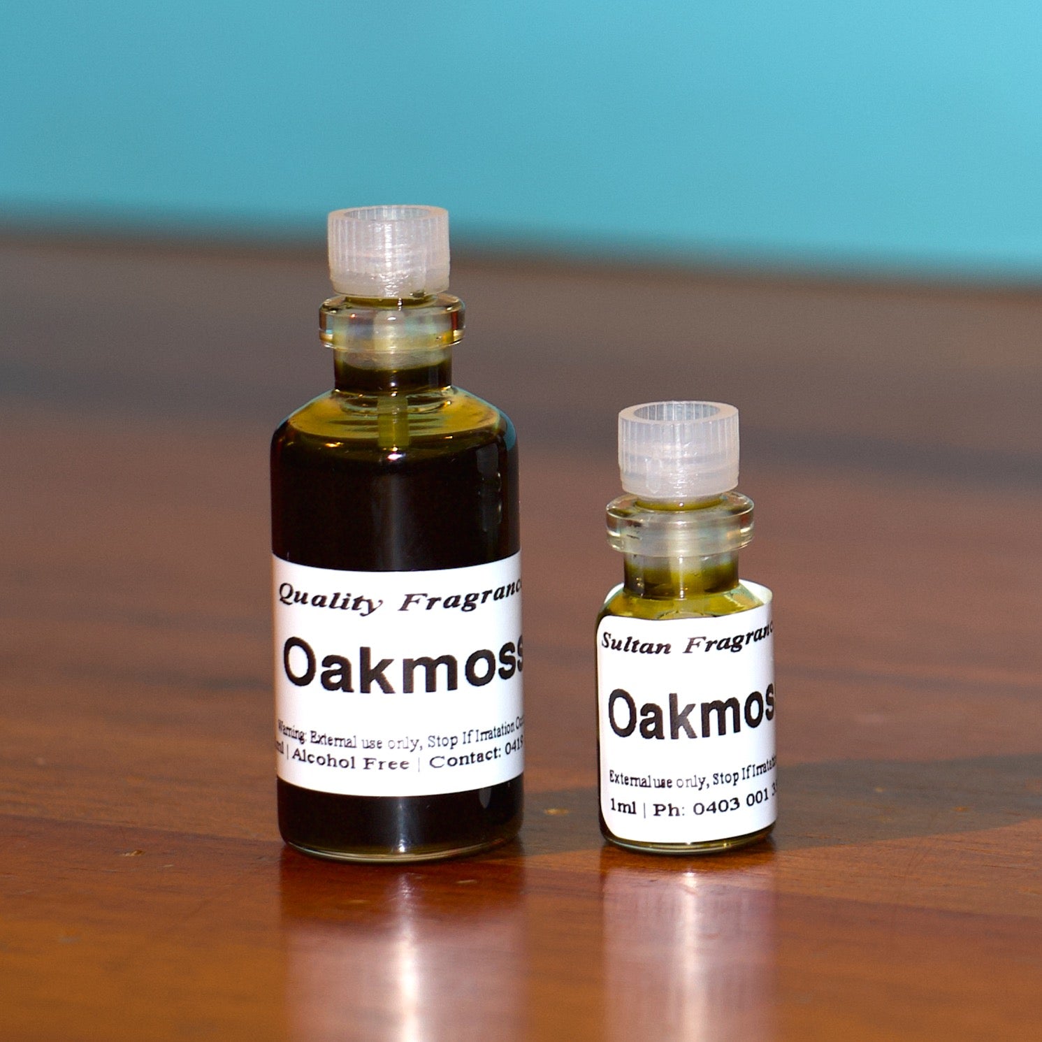Oakmoss Absolute Essential Oil (Evernia Prunastri). 100% Pure and natural.